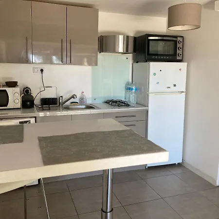 Appartement Studio Bas De Sur Les Hauteurs De