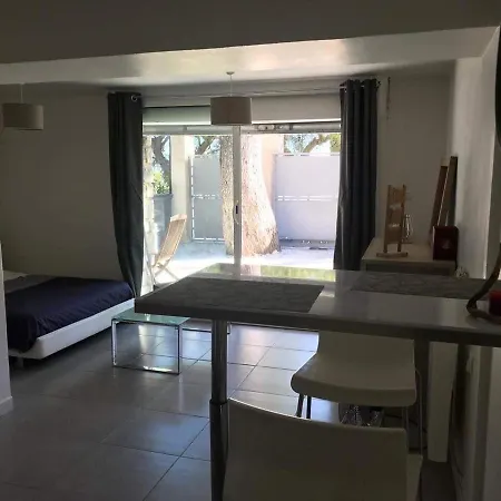 Appartement Studio Bas De Sur Les Hauteurs De