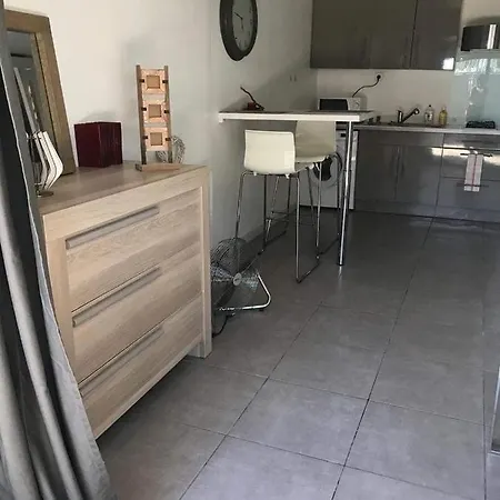 Studio Bas De Sur Les Hauteurs De *